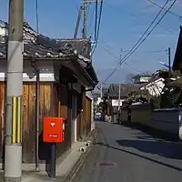 looks similar to UK's lamp box (14号; lit. No. 14). post_box:type=lamp