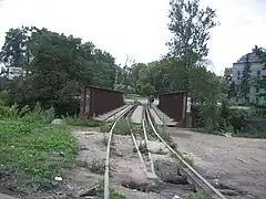 Ten tor jest zbyt zniszczony, żeby mógł przejechać po nim pociąg - railway=disused