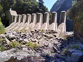 check_dam=fin, material=concrete