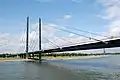 Rheinkniebrücke w Düsseldorf