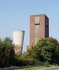 или — mineshaft_type=winding;air и headframe=no (потому что его не видно) и building=yes