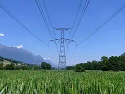 Triangular arrangement on a suspension tower