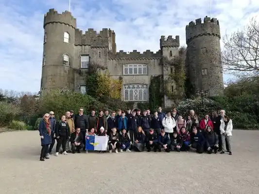 Grupo Erasmus+ no Castelo de Malahide ]