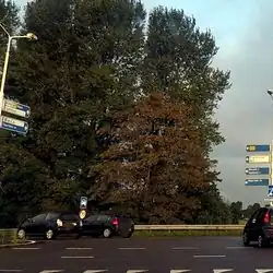 You may encounter different signposting styles along the same ring route. On the left, a modern sign shows RING N 9. On the right, a traditional sign separately shows N 9 and Ring Alkmaar. Add both ref=RING and name=Ring Alkmaar to the ring route relation.