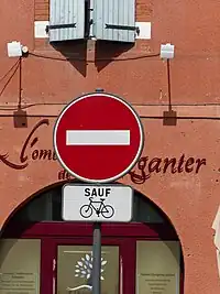 Sens interdit sauf cyclistes (B1+M9v2)