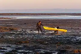 Add hand_cart=* to indicate if boats can be hauled on wheels.