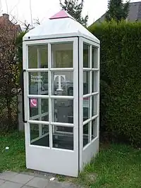 TelH 90 Sh telephone box