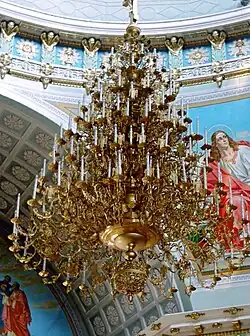 Golden-gilded panikladil in the subdome space