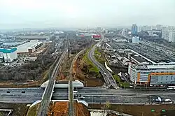 In the photo, the Paveletsky suburban railway line crosses the Southern Rocade from the top. A little to the right is the exit from the Rocade to Dorozhnaya Street.