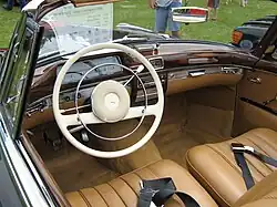 220SE Cabriolet interior