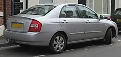 2005 Kia Cerato SE saloon (UK)