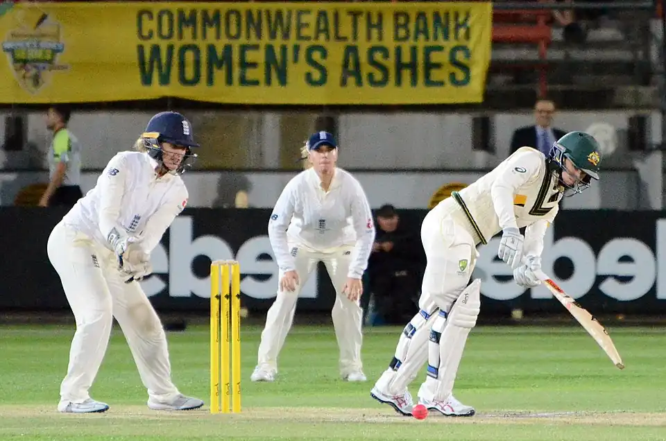 Haynes batting during the 2017–18 Women's Ashes Test match at North Sydney Oval.