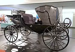 Show the forward seat and lack of underperch in this barouche