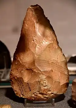 Acheulean hand-axe from Egypt. Found on a hilltop plateau, 1400&nbsp;feet above sea level, 9&nbsp;miles NNW of the city of Naqada, Egypt. Paleolithic. The Petrie Museum of Egyptian Archaeology, London
