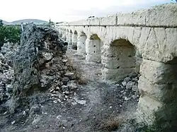 The old and new aqueducts of Albatana.