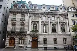 The main facade of the Sloane House and the adjacent Jennings House on 72nd Street