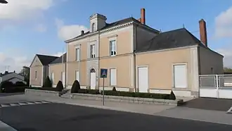 The town hall of Bécon-les-Granits