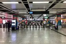 Line 2 west concourse