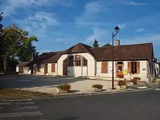 The town hall in Balloy