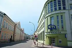 View from the east. Bank building on the right, courthouse on the left (2011)