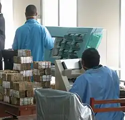 Banknote processing in the Democratic Republic of the Congo with BPS 200 and a DLR 8762 tabletop sorter from De La Rue (2010)