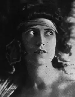 Beatrice Maude, from a 1920 publication.