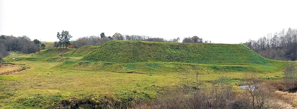 Bradeliškės hillfort from the north