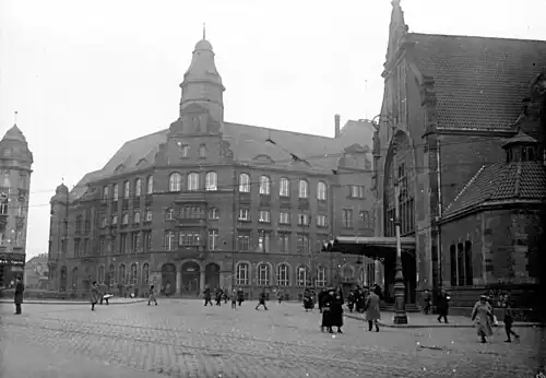 The station and main post office in 1924