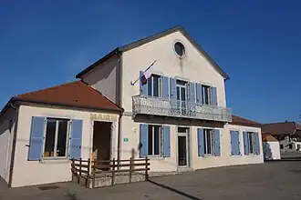 The town hall in Chapois