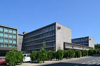 Facade on the Avenue Général Michel side.