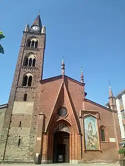 Chiesa_di_San_Giovanni_Battista_di_Ciriè_-_Facciata.jpg