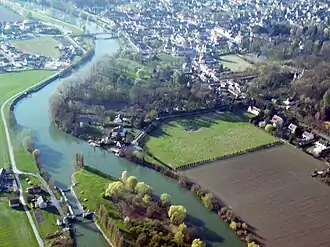 An aerial view of Choisy-au-Bac and the Aisne river