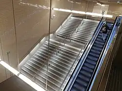 Connecting passage to RER C