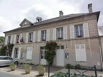 The town hall in Cuise-la-Motte