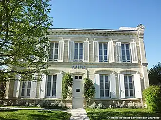 The town hall in Saint-Savinien