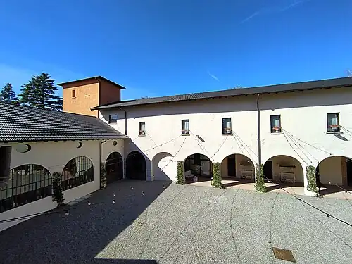 The 1840 courtyard