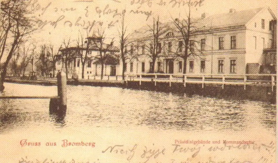 1900 view with the house on the left, 25 Focha on the right