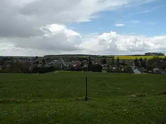 A general view of Fresneaux-Montchevreuil