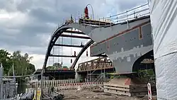 June 2016: Strand lifter to accommodate the current field