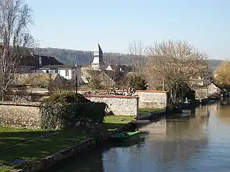 The commune seen from the bridge