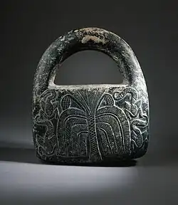 Handled weight; late 3rd–early 2nd millennium BC; chlorite; 25.08 x 19.69 x 4.45&nbsp;cm; Los Angeles County Museum of Art (USA)