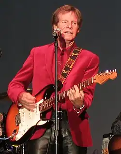 Dante performing in 2017