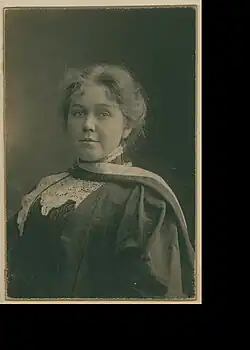 Hef and shoulders of a young woman in academic dress