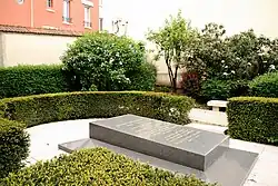 Color photograph of a tomb.