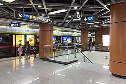 Transfer node entrance to Line 3 from Guangfo line platform