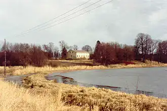 The Jomala Rectory as seen by Lake Dalkarby in 1991. The rectory was built in 1848 and an Art Nouveau veranda was added in the beginning of the 20th century
