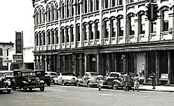The Ann Arbor Bus Depot in 1943, to the left of the Savings Bank Building