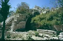 Manos Rojas flying stairs