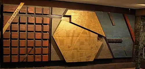 A mural by Josep Maria Subirachs at Line 3's station hall