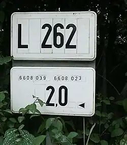Road marker for Landesstraße 262 in the Saarland, abbreviated as L&nbsp;262